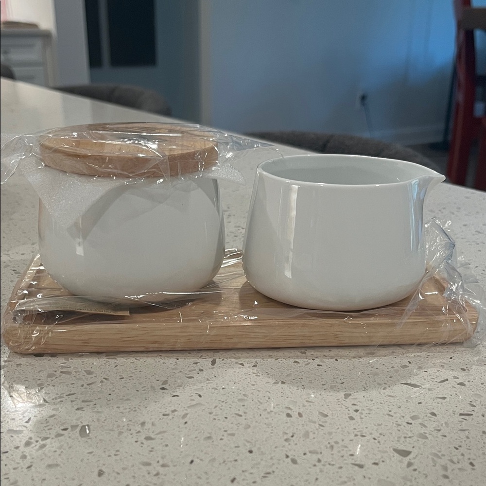 Crate & Barrel Creamer and Sugar Set